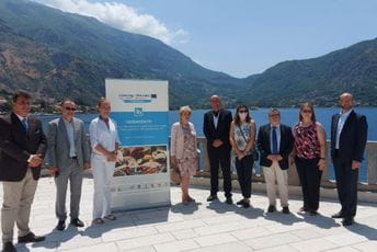 Ambasadorka Popa posjetila Institut za biologiju mora UCG Ambasadorka Popa posjetila Institut za biologiju mora UCG