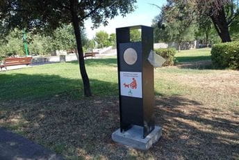 Korpe za odlaganje psećeg izmeta postavljene na više lokacija u Podgorici