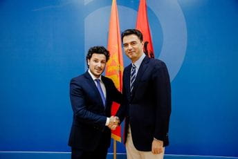 Baša čestitao Abazoviću na vraćanju imovine starim vlasnicima u uvali Valdanos Baša čestitao Abazoviću na vraćanju imovine starim vlasnicima u uvali Valdanos