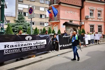 Protesti Roma u Sarajevu: Rasizam ubija, hoćemo da živimo! Protesti Roma u Sarajevu: Rasizam ubija, hoćemo da živimo!