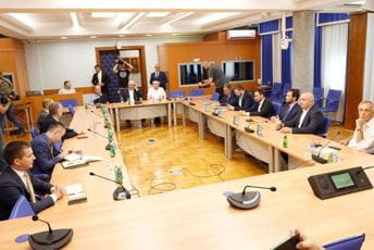 Propali pregovori lidera, Front ostaje u bojkotu Propali pregovori lidera, Front ostaje u bojkotu