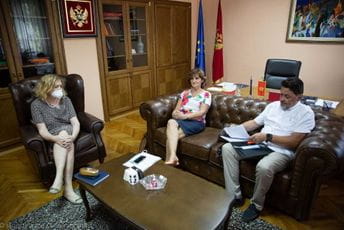 Bošnjak: Prosvjetnim radnicima se mora odati posebno poštovanje i zahvalnost Bošnjak: Prosvjetnim radnicima se mora odati posebno poštovanje i zahvalnost