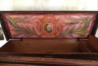 Škrinje - čuvari tradicije Škrinje - čuvari tradicije