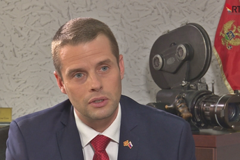 Klus: O budućnosti Crne Gore da odlučuju samo Crnogorci Klus: O budućnosti Crne Gore da odlučuju samo Crnogorci