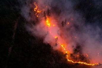 Požari širom svijeta, stvaraju sopstvene oblake i grmljavinske oluje Požari širom svijeta, stvaraju sopstvene oblake i grmljavinske oluje