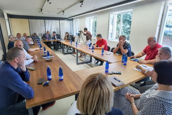 Kašćelan sa privrednicima: Kroz tri paketa pomoći, obezbijedili 800.000 eura podrške Kašćelan sa privrednicima: Kroz tri paketa pomoći, obezbijedili 800.000 eura podrške