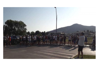 Vlasnici diskoteka blokirali kružni tok u Budvi Vlasnici diskoteka blokirali kružni tok u Budvi