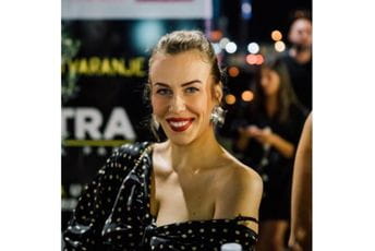 Ne možeš ti da pričaš kad ti hoćeš, ti si žensko Ne možeš ti da pričaš kad ti hoćeš, ti si žensko