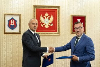 Cetinje će dobiti adaptirano porodilište i dječije odjeljenje Cetinje će dobiti adaptirano porodilište i dječije odjeljenje