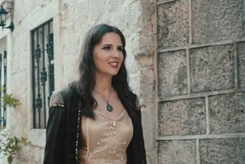 Ljubavna priča - djevojka koja čeka na ponti svog Kontea Ljubavna priča - djevojka koja čeka na ponti svog Kontea