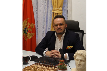 Za Čađenovića su nacionalisti i raspirivači mržnje - "umjetnici" Za Čađenovića su nacionalisti i raspirivači mržnje - "umjetnici"