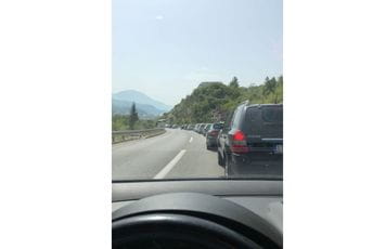 Od Kotora do Budve kolona duga 15 kilometara Od Kotora do Budve kolona duga 15 kilometara