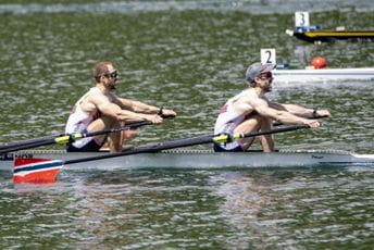 Prevrnuo se čamac usred trke na Olimpijskim igrama Prevrnuo se čamac usred trke na Olimpijskim igrama