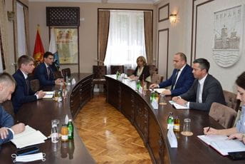 Umjetnost protjerana, za rasiste počasni prijemi Umjetnost protjerana, za rasiste počasni prijemi