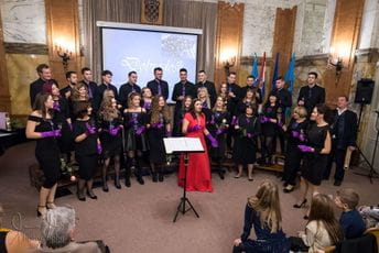 Nastup Mješovitog pjevačkog zbora Rijeka – Sempre Allegro sjutra na Ljetnjoj sceni u Staroj varoši Nastup Mješovitog pjevačkog zbora Rijeka – Sempre Allegro sjutra na Ljetnjoj sceni u Staroj varoši