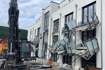 Investitor mu dugovao milione: Podivljali izvođač uništio zgradu koju je izgradio Investitor mu dugovao milione: Podivljali izvođač uništio zgradu koju je izgradio