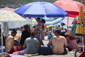 Ratković: Umjesto buma invazija „paradajiz turista“ Detalj iz Čanja