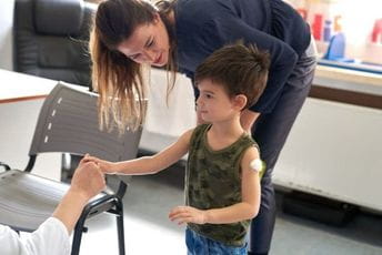 Svaki peti građanin Crne Gore vjeruje u teorije zavjere o vakcinama UNICEF CG