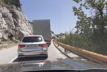 Gužve na granici sa BiH: Ulazak u Crnu Goru čeka se satima Gužve na granici sa BiH: Ulazak u Crnu Goru čeka se satima