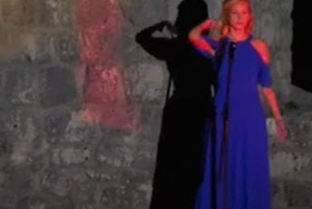 Oglasila se umjetnica: Izvinjavam se svima, greška nije bila namjerna Oglasila se umjetnica: Izvinjavam se svima, greška nije bila namjerna