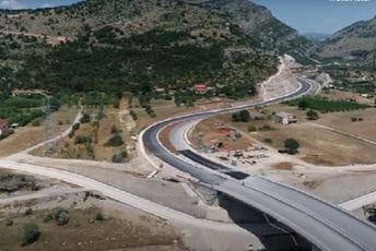 Kako izgleda završna faza prioritetne dionice auto-puta (VIDEO) Kako izgleda završna faza prioritetne dionice auto-puta (VIDEO)