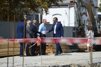 (VIDEO) Uvježbavanje aplauza prije dolaska Vučića i Zlatibora Lončara (VIDEO) Uvježbavanje aplauza prije dolaska Vučića i Zlatibora Lončara