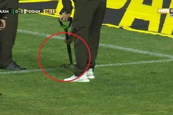 Utakmica prekinuta zbog zmije na terenu Utakmica prekinuta zbog zmije na terenu