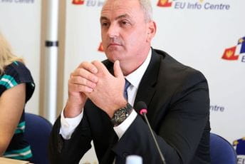 Đokaj: Ministarstvo da obrazloži na osnovu čega je propisalo da konobari obrađuju lične podatke Đokaj