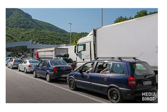 Na Dobrakovu i Ranču saobraćaj pojačan vikendom, zadržavanja od 20 minuta Na Dobrakovu i Ranču saobraćaj pojačan vikendom, zadržavanja od 20 minuta