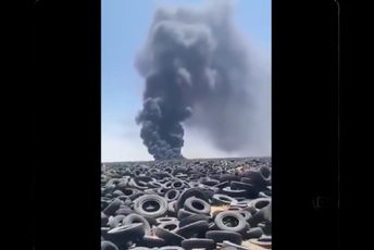 Zapalilo se najveće „groblje“ guma na svijetu (VIDEO) Zapalilo se najveće „groblje“ guma na svijetu (VIDEO)