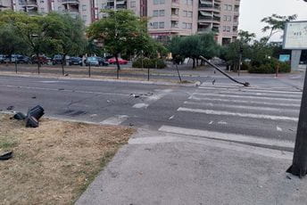 Autom u semafor, nema povrijeđenih Autom u semafor, nema povrijeđenih