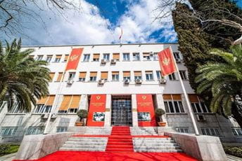 Političko manipulisanje djecom: Čuveni manevar populista sada i u našem parlamentu Političko manipulisanje djecom: Čuveni manevar populista sada i u našem parlamentu