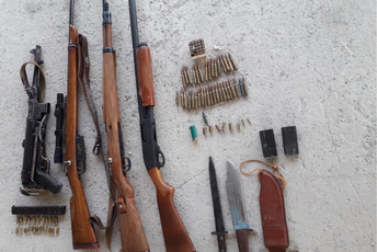 UP: U Podgorici uhapšene dvije osobe zbog ilegalnog posjedovanja oružja i municije UP: U Podgorici uhapšene dvije osobe zbog ilegalnog posjedovanja oružja i municije