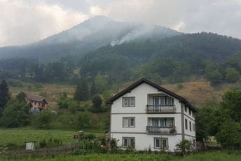 Požar u Martinovićima kod Plava: Vatra sa deponije se proširila na šumu Požar u Martinovićima kod Plava: Vatra sa deponije se proširila na šumu