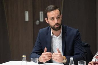Zirojević: Samo u Crnoj Gori policija mirno šeta sa grupom ljudi koja čini krivično djelo