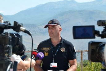 Patrole Uprave policije i Vojske Crne Gore obezbjeđuju državnu granicu sa Albanijom Patrole Uprave policije i Vojske Crne Gore obezbjeđuju državnu granicu sa Albanijom