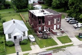 U požaru u zgradi u Ilinoisu poginulo petoro djece, sva iz iste porodice U požaru u zgradi u Ilinoisu poginulo petoro djece, sva iz iste porodice