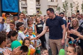 Vuković obišao dječji park ispod Ljubovića: Novi prostor za bezbrižnu igru Vuković obišao dječji park ispod Ljubovića: Novi prostor za bezbrižnu igru