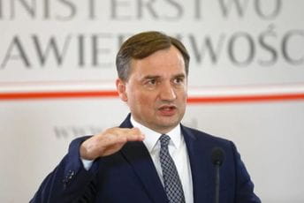 Ministar zaprijetio napuštanjem EU zbog zahtjeva Poljskoj da depolitizuje sudstvo Ministar zaprijetio napuštanjem EU zbog zahtjeva Poljskoj da depolitizuje sudstvo