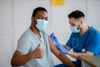 Više od 50 odsto Amerikanaca svih uzrasta u potpunosti vakcinisano Više od 50 odsto Amerikanaca svih uzrasta u potpunosti vakcinisano