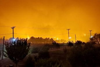 Žrtve, spaljeni gradovi, ekplozije: Katastrofalni požari od Mediterana do Kalifornije Žrtve, spaljeni gradovi, ekplozije: Katastrofalni požari od Mediterana do Kalifornije