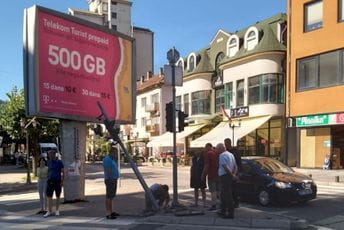 Nesavjesni vozač oborio semafor u centru Bijelog Polja Počinilac zasad nepoznat