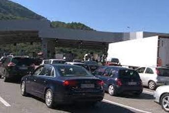 U julu preko Dobrakova ušlo 460.000 putnika U julu preko Dobrakova ušlo 460.000 putnika