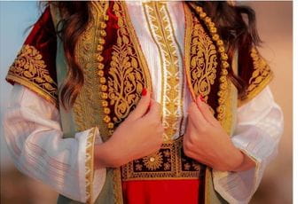 Za izradu crnogorske muške nošnje potrebna su tri, a za žensku dva mjeseca Za izradu crnogorske muške nošnje potrebna su tri, a za žensku dva mjeseca