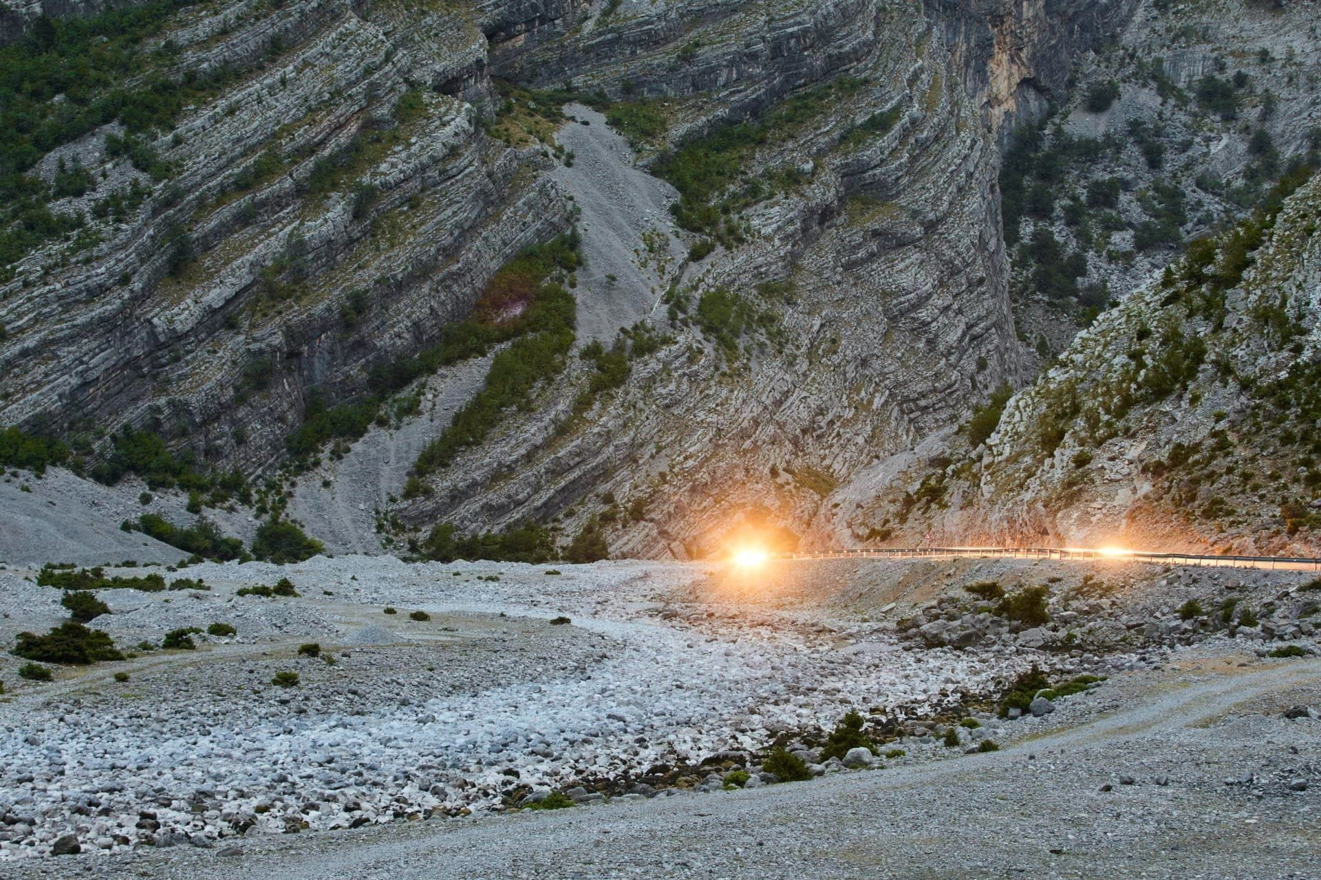 Fotografija 1: Prečicom kroz magiju krša