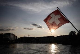 Protesti ispred Apelacionog suda u Švajcarskoj zbog smanjenja kazne silovatelju Protesti ispred Apelacionog suda u Švajcarskoj zbog smanjenja kazne silovatelju