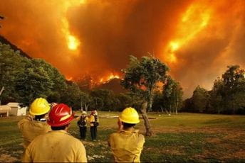 Požari i dalje haraju Grčkom: Vatra ide prema kućama Požari i dalje haraju Grčkom: Vatra ide prema kućama