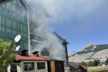 Požar zahvatio i hotel: Kritično u čitavoj Katunskoj nahiji Požar zahvatio i hotel: Kritično u čitavoj Katunskoj nahiji