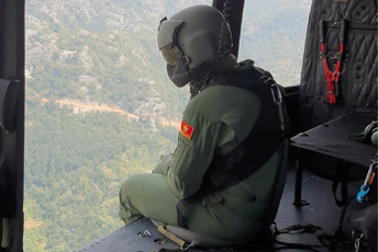 Podrška helikoptera Vojske Crne Gore u gašenju požara iz vazduha (FOTO) Podrška helikoptera Vojske Crne Gore u gašenju požara iz vazduha (FOTO)