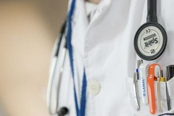 Na privatnim klinikama radi 110 doktora iz KCCG Na privatnim klinikama radi 110 doktora iz KCCG